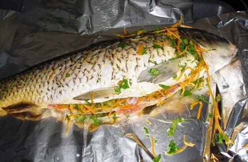 карп фаршированный луком и морковью