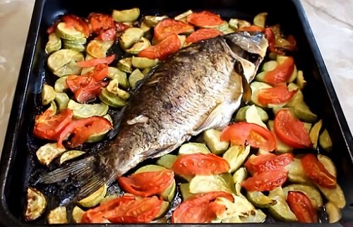 карп и овощи