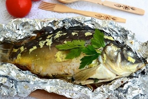 карп запеченный целиком