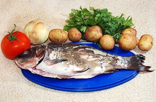 карп с овощами