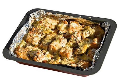 Запеченный кусочками карп