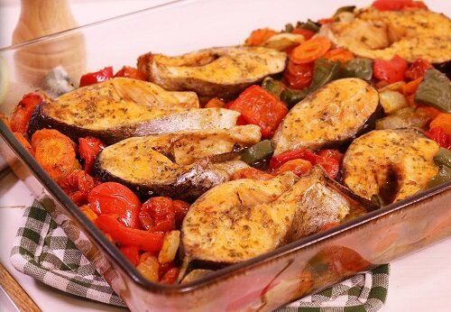 Карп с овощами